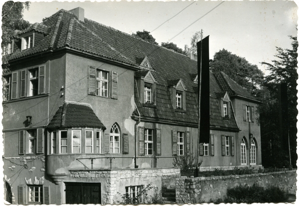 1957